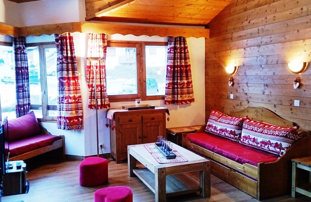 AT THE FOOT OF THE SLOPES, BEAUTIFUL T3 SOUTH FLOORED APARTMENT in CHALET Valmorel residence