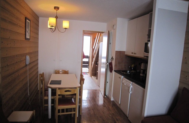 At the foot of the slopes, beautiful duplex, 2 bedrooms, sleeps 6, 7th floor, parking