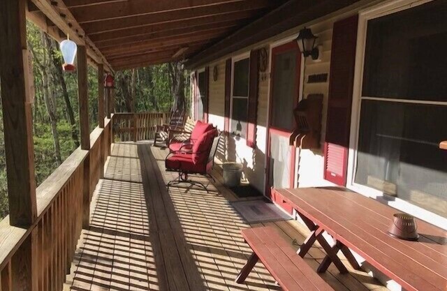 At the Woods-3 BR Pet Friendly
