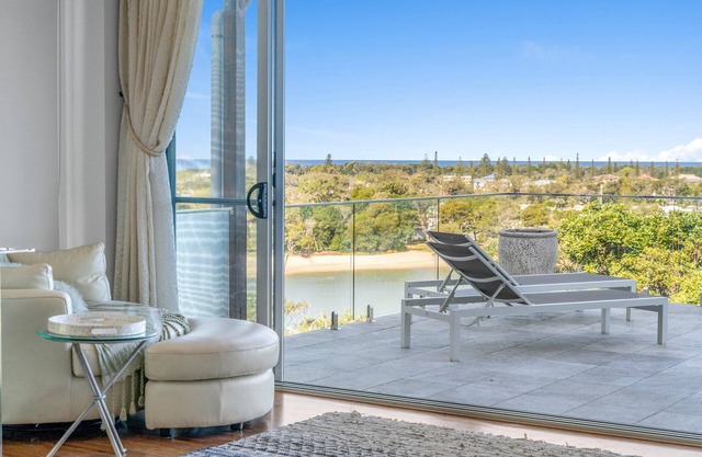 At Whale View - Luxurious home overlooking Shaws Bay