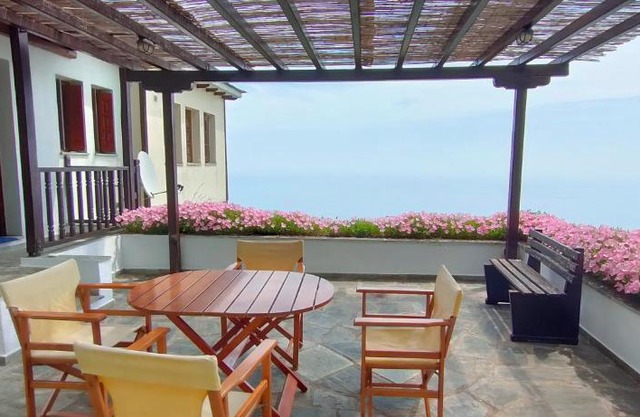 Athina's Villa Uphill