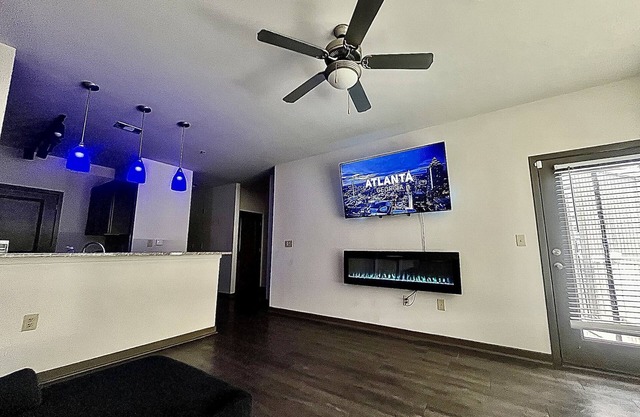 Atlanta Chic Urban Retreat Modern Apartment Stunning City Views private balcony