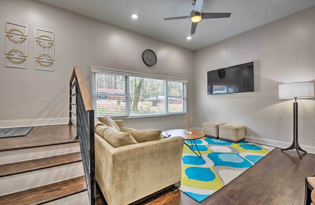 Atlanta Retreat w/Deck in Greenbriar Area!