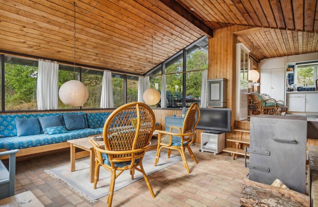 Atmospheric, idyllic cottage close to the beach.