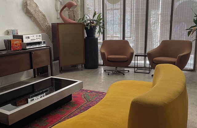 Atypical loft/Air-conditioned/Hyper center - quiet/Small terrace.