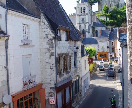 Au pied du donjon