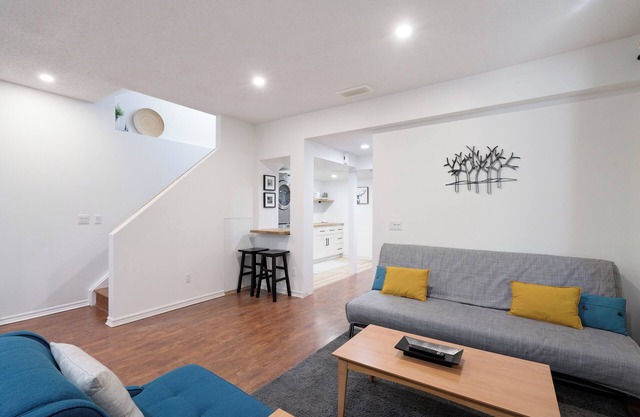 Auburn suite*Close to Mountains*South Health Hospital*Fish Creek Park*Shopping