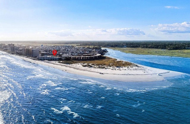 August/September Discounts! Steps from the Sand!Oceanfront condo in Cherry Grove
