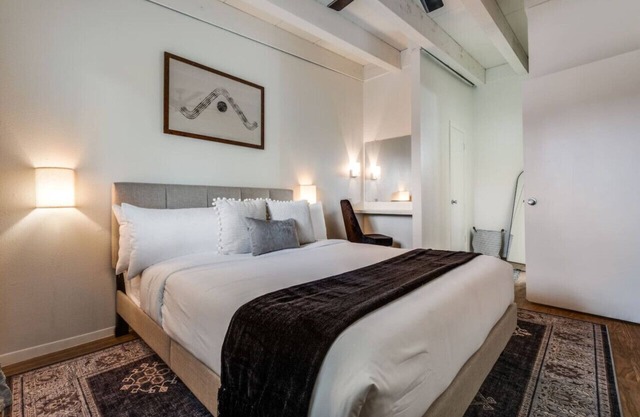 Austin Central | Pet-Friendly | 10 min to Downtown