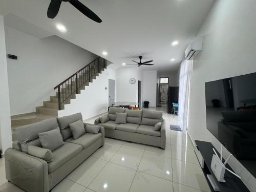 Austin JB Gather Corner Lot 15pax,Tebrau, Ikea