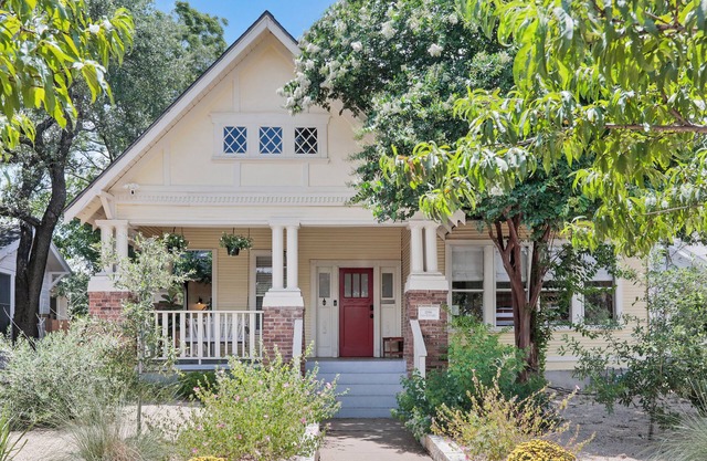 Austin Summer Retreat l All King Beds l Private Yard l Centrally Located