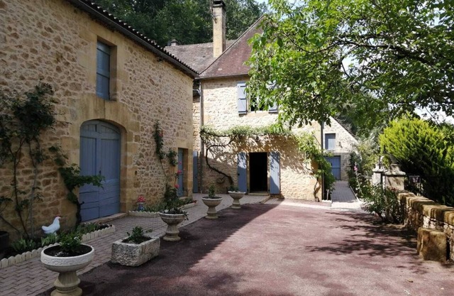 Authentic 4* Périgourdine farmhouse, 5km south of Sarlat, 1km from the river