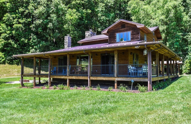 Authentic Appalachian Mountain Farmhouse