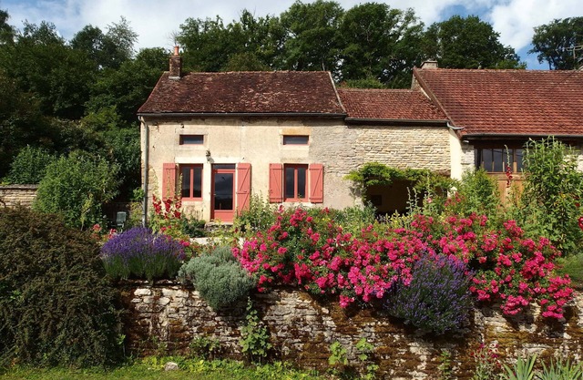 Authentic gîte with superb views of the hills