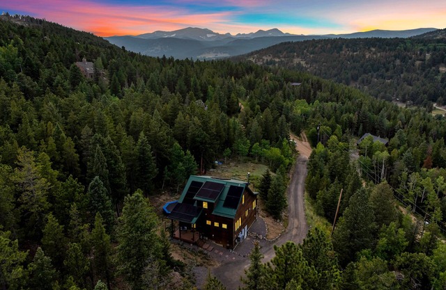 Autumn adventures await~fire pit~AC~Ev charger~cornhole~foosball~woodstove