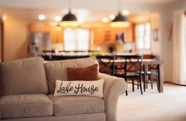 Autumn Escape – Lakefront Cabin w/Firepit Nights & Scenic Views