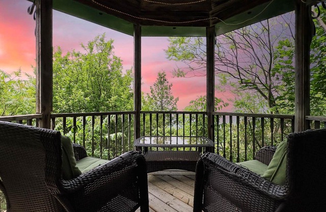 Autumn Leaves & Lake Breezes: Bedrock Beach House