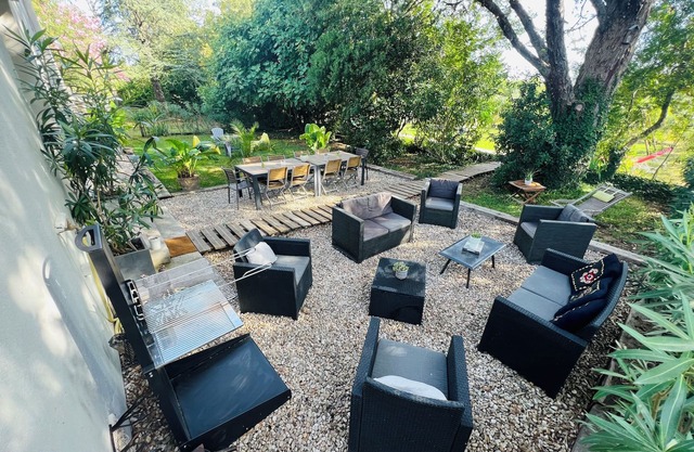 "Aux Prés des Lones"® small Camargue house, air-conditioned, swimming pool, ideally located
