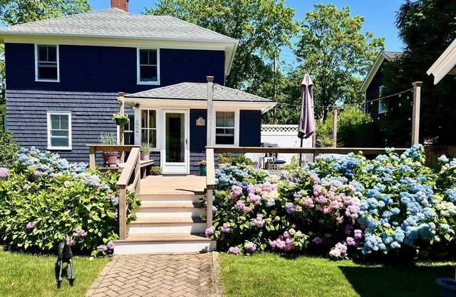 Avail 7/10-9/05! Gorgeous, classy 3 bdrm near beach, private pool, in Village!