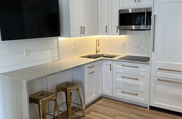 AVALON BEACH BLOCK! Renovated, Luxury condo W/heated pool steps to everything