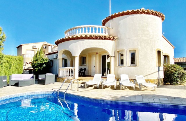 Avondale, close to the beach, ideal for families