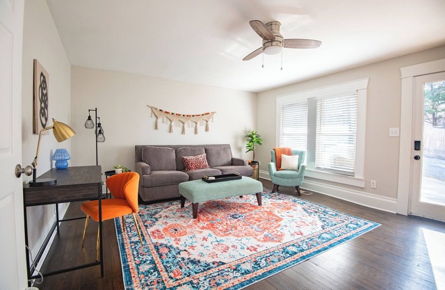 Avondale Haven: Near it All– WiFi, King Bed & Pets