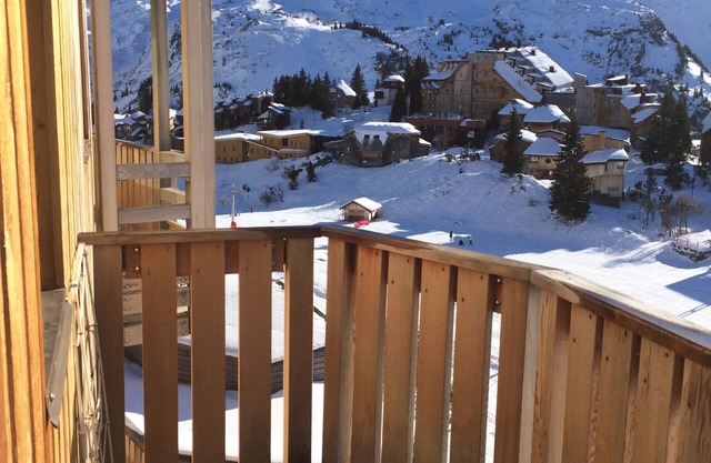 Avoriaz Skis aux Pieds Face Aquariaz et Pistes Beau 2 Pièces Balcon Ensoleillé