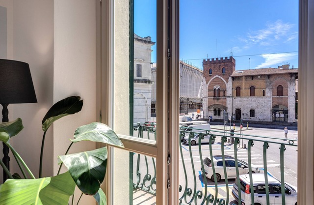 AwesHome Luxury Apartment