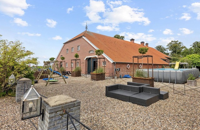 Awesome apartment in Detern with WiFi