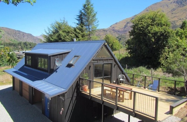 Awesome Arthurs Point Barnhouse