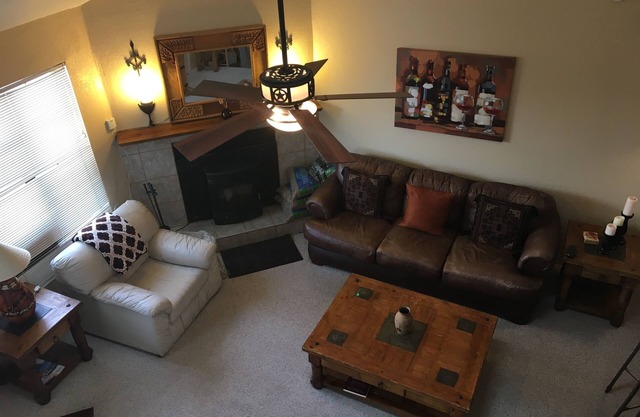 Awesome condo, great location, quiet area, completely updated, with wifi.& AC