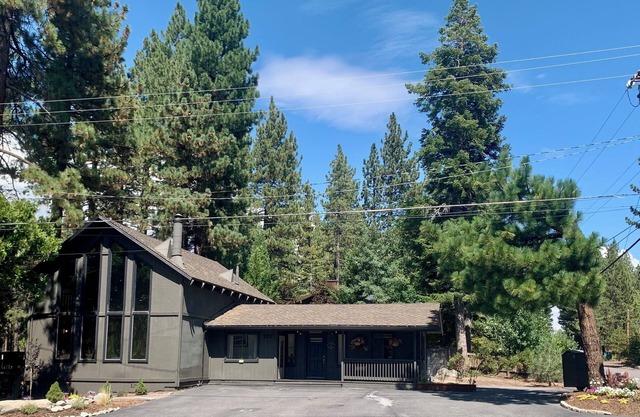 Awesome FLAT winter location in a 6-bedroom, 3-Full Bathroom Tahoe City Home!