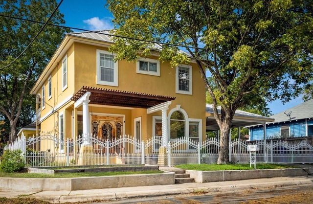 Awesome home 5 minutes from the Pearl!
