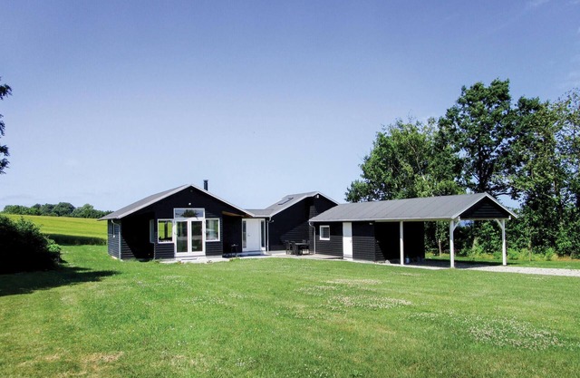 Awesome home in Augustenborg with WiFi