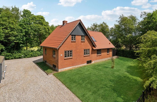 Awesome home in Bække with kitchen