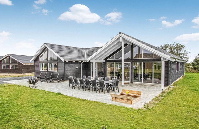 Awesome home in Bogense with kitchen