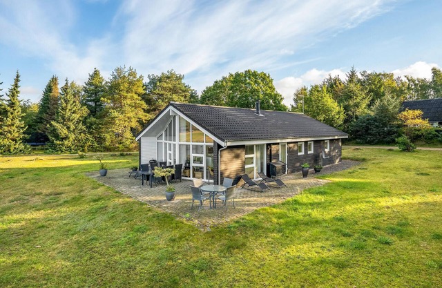 Awesome home in Ebeltoft with WiFi