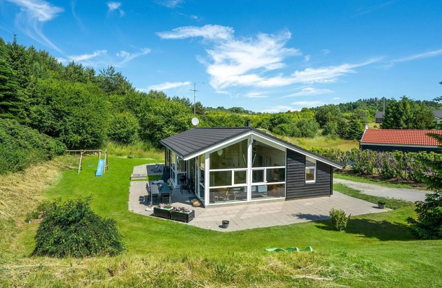 Awesome home in Ebeltoft with WiFi