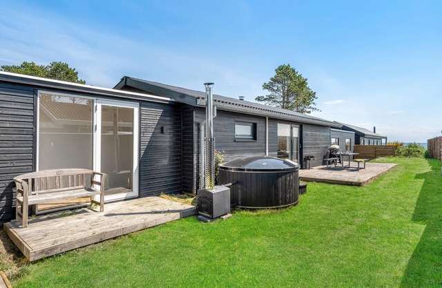 Awesome home in Ebeltoft with WiFi