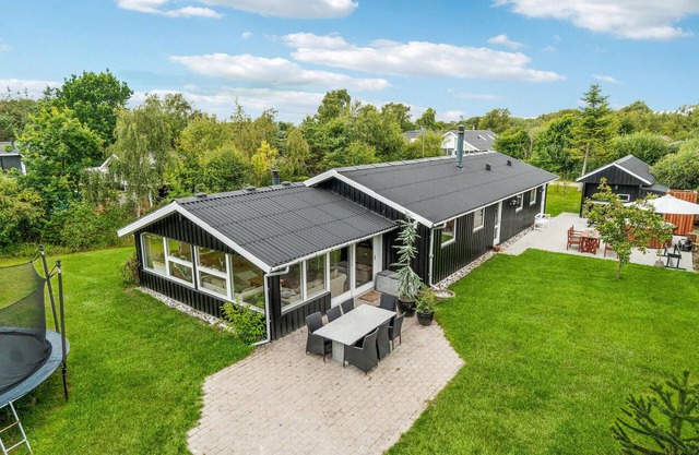 Awesome home in Ebeltoft with sauna