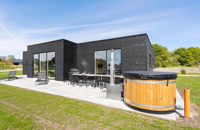 Awesome home in Grenaa with sauna