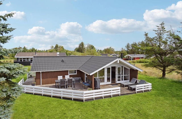 Awesome home in Løkken with WiFi