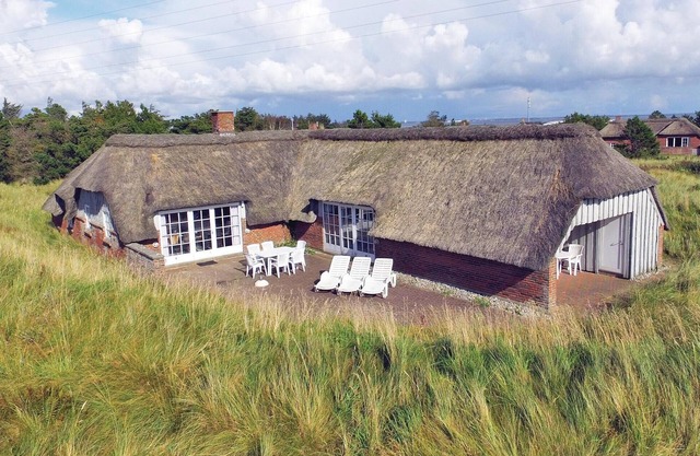 Awesome home in Ringkøbing with kitchen