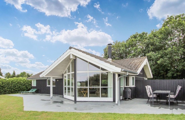 Awesome home in Samsø with kitchen