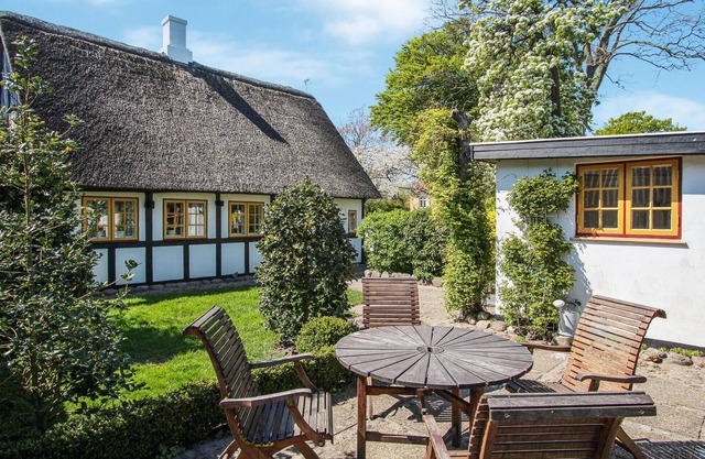 Awesome home in Samsø with WiFi
