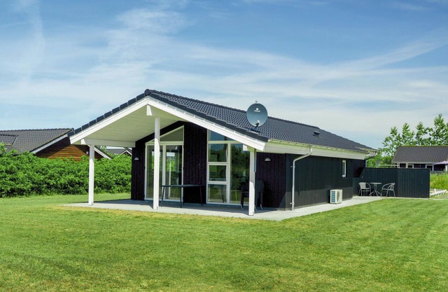 Awesome home in Tarm with WiFi