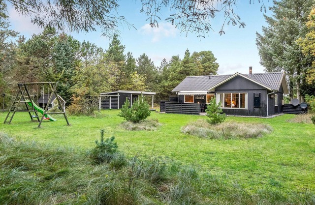 Awesome home in Vejers Strand with WiFi