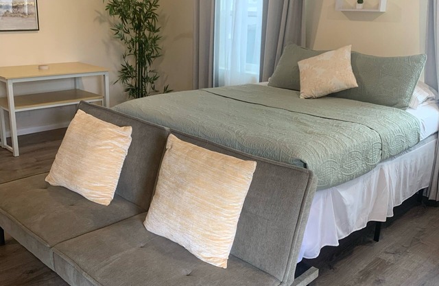 Awesome Studio Near Famous Beaches w/AC