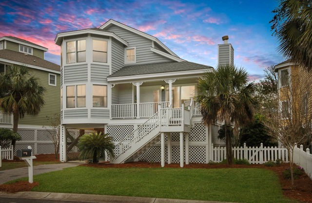 Awesome Wild Dunes Home -Just Steps to the Beach - Free WiFi