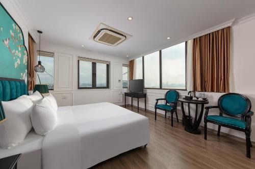Azen Lakeside Hotel & Travel